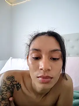 Snapshot of Leaberry chatting on 11-16-25, 06:57 Leaberry online show from 11-16-25, 06:57