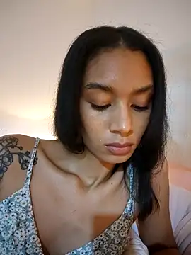 Snapshot of Leaberry chatting on 11-17-25, 10:59 Leaberry online show from 11-17-25, 10:59