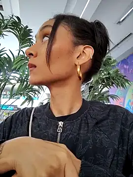 Snapshot of Leaberry chatting on 11-18-25, 05:06 Leaberry online show from 11-18-25, 05:06