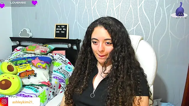 Snapshot of AshleyKim_ chatting on 11-15-25, 12:30 AshleyKim online show from 11-15-25, 12:30