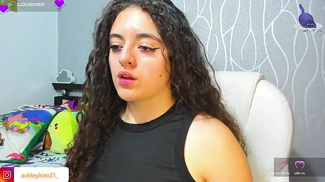 Snapshot of AshleyKim_ chatting on 11-22-25, 12:31 AshleyKim online show from 11-22-25, 12:31