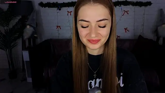 Snapshot of Adelyna_Bird chatting on 12-26-24, 11:32 Adelyna Bird online show from 12-26-24, 11:32