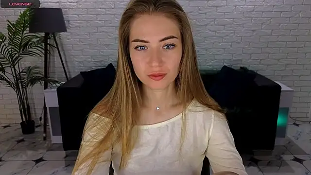 Snapshot of Adelyna_Bird chatting on 09-16-25, 06:14 Adelyna Bird online show from 09-16-25, 06:14