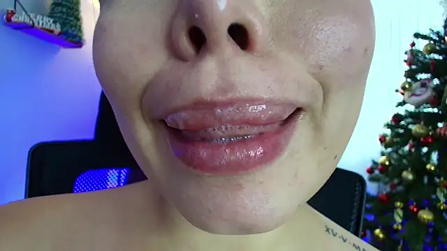 lisbet21x online show from 12-28-24, 07:11