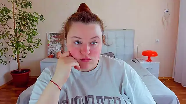 Snapshot of PolinaSalvatore chatting on 05-25-26, 12:44 PolinaSalvatore online show from 05-25-26, 12:44