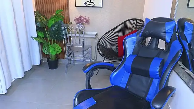 Snapshot of Kenya--Buhle chatting on 05-11-26, 02:45 Kenya--Buhle online show from 05-11-26, 02:45