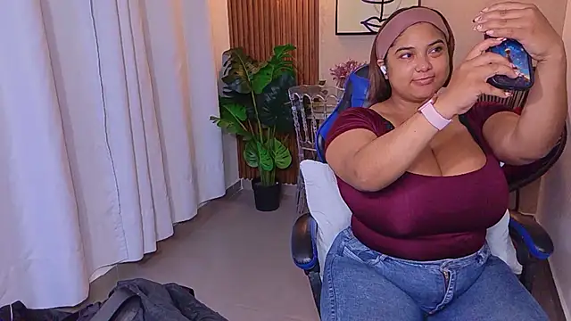 Snapshot of Kenya--Buhle chatting on 05-22-26, 11:16 Kenya--Buhle online show from 05-22-26, 11:16
