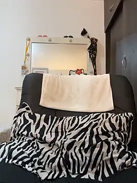 Snapshot of girl_tatto13 chatting on 11-16-25, 11:32 girl tatto13 online show from 11-16-25, 11:32