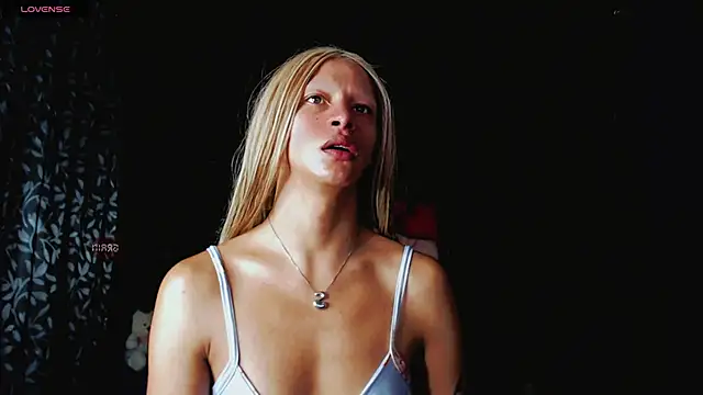 Snapshot of Summer_XO chatting on 01-27-25, 12:01 Summer XO online show from 01-27-25, 12:01