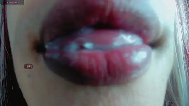 Snapshot of Summer_XO chatting on 02-06-25, 05:03 Summer XO online show from 02-06-25, 05:03