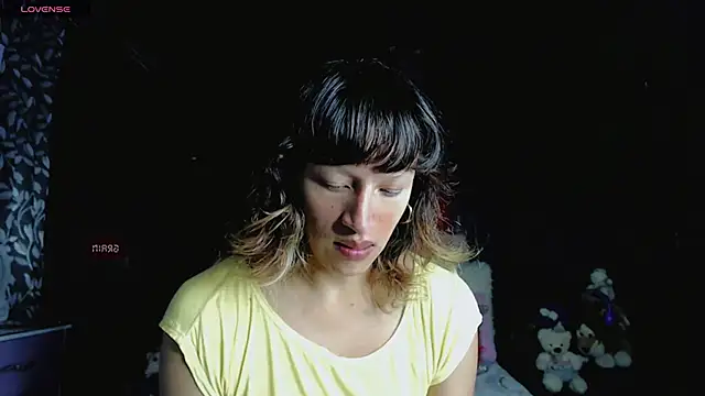 Snapshot of Summer_XO chatting on 02-12-25, 02:45 Summer XO online show from 02-12-25, 02:45