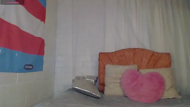 Snapshot of Summer_XO chatting on 09-20-25, 03:29 Summer XO online show from 09-20-25, 03:29