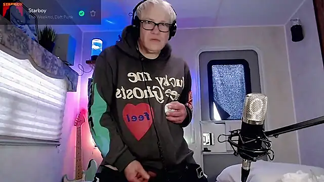 Snarfle82 online show from 02-25-25, 07:14