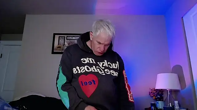 Snarfle82 online show from 11-30-25, 08:24