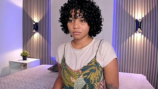 Snapshot of Zafiiraa chatting on 02-10-25, 11:46 Zafiiraa online show from 02-10-25, 11:46