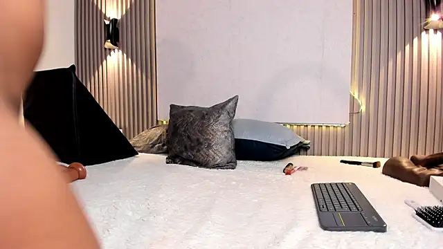 Snapshot of Zafiiraa chatting on 02-20-25, 06:24 Zafiiraa online show from 02-20-25, 06:24