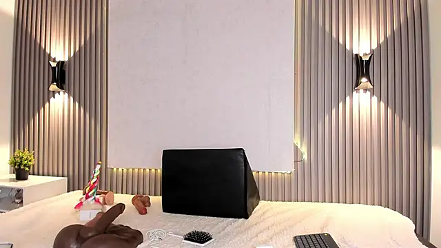 Snapshot of Zafiiraa chatting on 02-25-25, 01:20 Zafiiraa online show from 02-25-25, 01:20