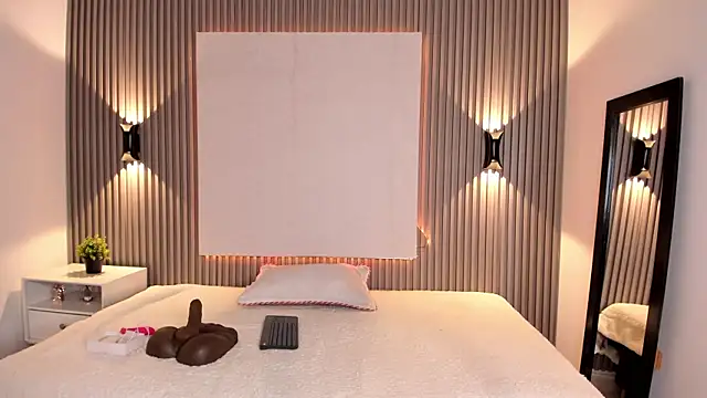 Snapshot of Zafiiraa chatting on 03-05-25, 12:33 Zafiiraa online show from 03-05-25, 12:33