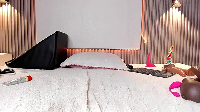 Snapshot of Zafiiraa chatting on 03-10-25, 06:34 Zafiiraa online show from 03-10-25, 06:34