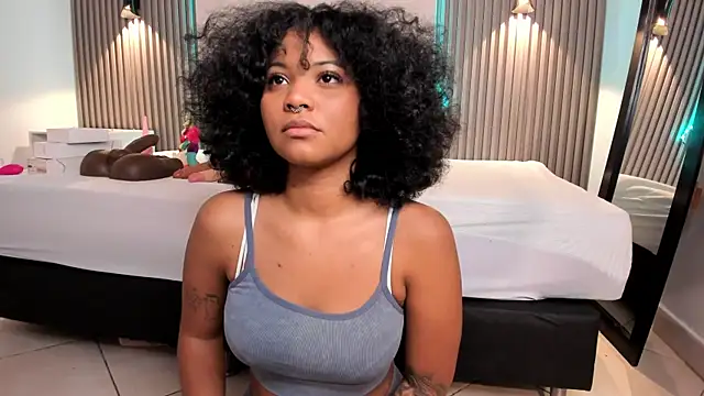 Snapshot of Zafiiraa chatting on 03-19-25, 11:39 Zafiiraa online show from 03-19-25, 11:39