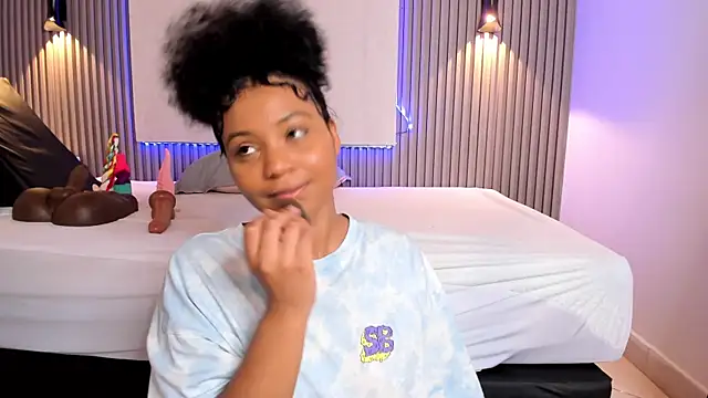 Snapshot of Zafiiraa chatting on 03-20-25, 12:00 Zafiiraa online show from 03-20-25, 12:00