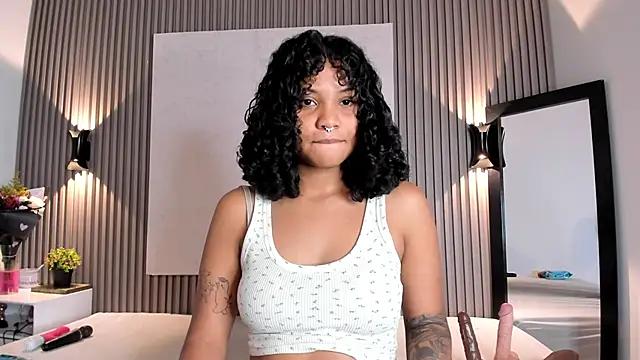 Snapshot of Zafiiraa chatting on 10-16-25, 11:44 Zafiiraa online show from 10-16-25, 11:44