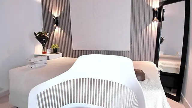 Snapshot of Zafiiraa chatting on 10-30-25, 11:44 Zafiiraa online show from 10-30-25, 11:44