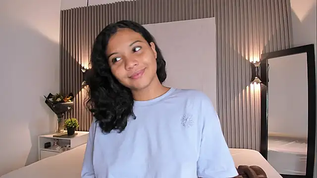 Snapshot of Zafiiraa chatting on 12-02-25, 11:59 Zafiiraa online show from 12-02-25, 11:59