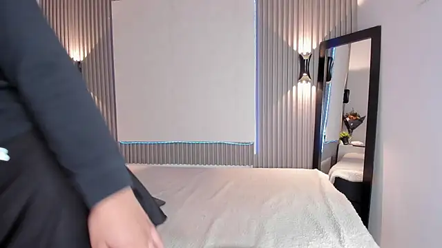 Snapshot of Zafiiraa chatting on 12-15-25, 11:58 Zafiiraa online show from 12-15-25, 11:58