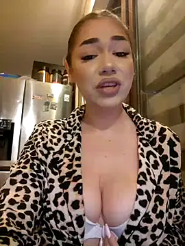 Snapshot of Ella_sweety chatting on 01-18-25, 08:51 Ella sweety online show from 01-18-25, 08:51