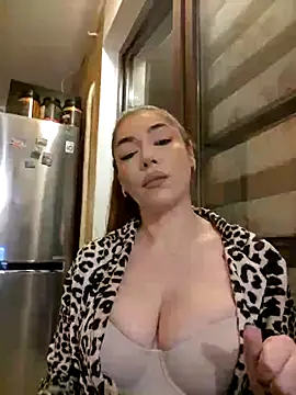 Snapshot of Ella_sweety chatting on 02-22-25, 11:03 Ella sweety online show from 02-22-25, 11:03