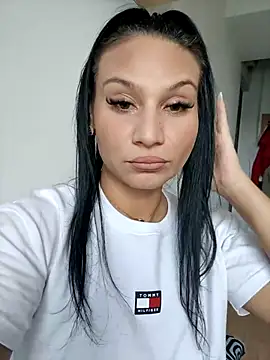 Snapshot of Ella_sweety chatting on 09-18-25, 06:15 Ella sweety online show from 09-18-25, 06:15