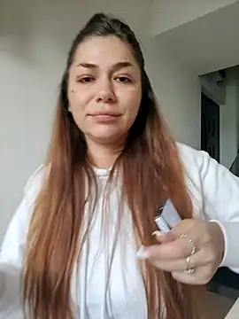 Snapshot of Ella_sweety chatting on 10-16-25, 06:36 Ella sweety online show from 10-16-25, 06:36