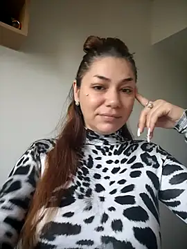 Snapshot of Ella_sweety chatting on 11-05-25, 07:08 Ella sweety online show from 11-05-25, 07:08