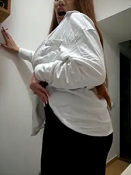 Snapshot of Ella_sweety chatting on 11-21-25, 09:02 Ella sweety online show from 11-21-25, 09:02