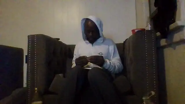 Snapshot of Daddy_hook chatting on 12-17-25, 04:29 Daddy hook online show from 12-17-25, 04:29