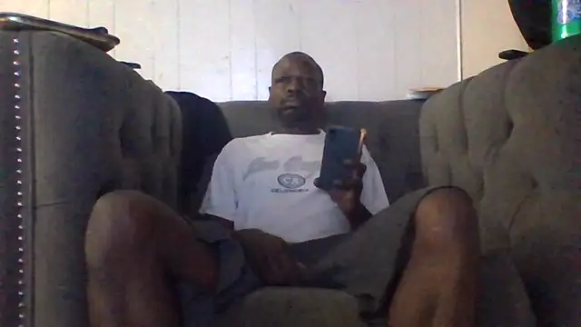 Snapshot of Daddy_hook chatting on 03-21-26, 12:32 Daddy hook online show from 03-21-26, 12:32