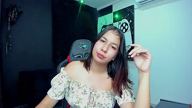 Snapshot of Lia_sarahi chatting on 02-08-25, 02:27 Lia sarahi online show from 02-08-25, 02:27