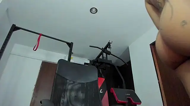 Snapshot of Lia_sarahi chatting on 02-21-25, 08:38 Lia sarahi online show from 02-21-25, 08:38