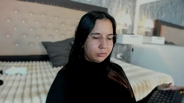 Snapshot of Lia_sarahi chatting on 10-22-25, 11:21 Lia sarahi online show from 10-22-25, 11:21