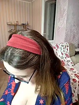 DienkaGreen online show from 12-22-24, 03:33