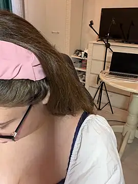 DienkaGreen online show from 11-26-25, 08:37