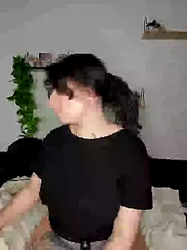 Moxxxie online show from 02-25-25, 06:25