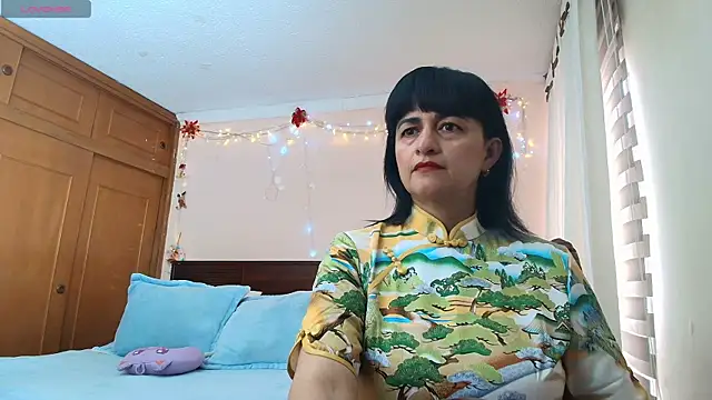 Snapshot of ISABEEL_SOFIA01 chatting on 05-29-26, 04:27 ISABEEL SOFIA01 online show from 05-29-26, 04:27
