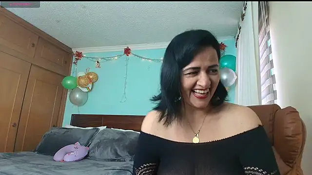 Snapshot of ISABEEL_SOFIA01 chatting on 06-11-26, 03:32 ISABEEL SOFIA01 online show from 06-11-26, 03:32