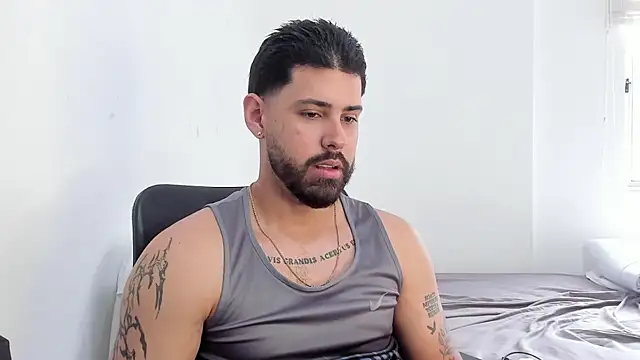 Justyn Torres online show from 10-30-25, 01:12