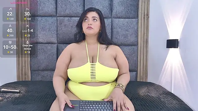 Snapshot of AmandaRousel chatting on 11-23-25, 12:38 AmandaRousel online show from 11-23-25, 12:38