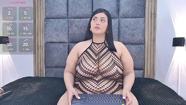 Snapshot of AmandaRousel chatting on 12-18-25, 01:06 AmandaRousel online show from 12-18-25, 01:06