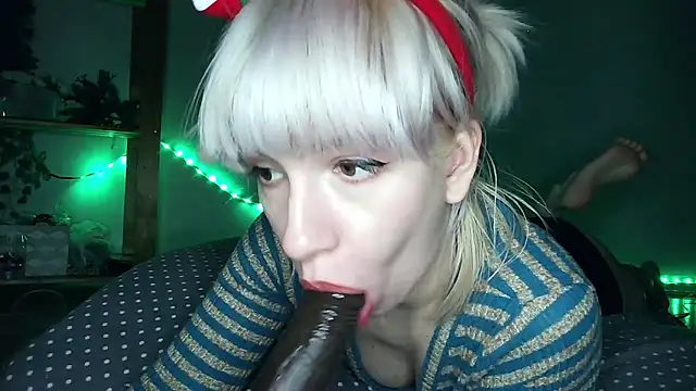 Snapshot of cruellagoth666 chatting on 12-22-24, 04:27 cruellagoth666 online show from 12-22-24, 04:27