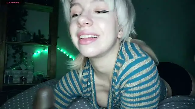 Snapshot of cruellagoth666 chatting on 01-10-25, 03:06 cruellagoth666 online show from 01-10-25, 03:06